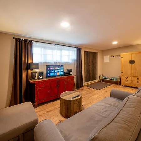 Flat - Sleeps 3 - Parking - Wifi * Hostivice