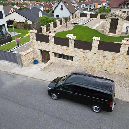 Prague West - Quite Terrace Chyne Апартаменты Гостивице