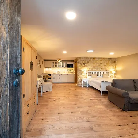 Апартаменты Prague West - Quite Terrace Chyne