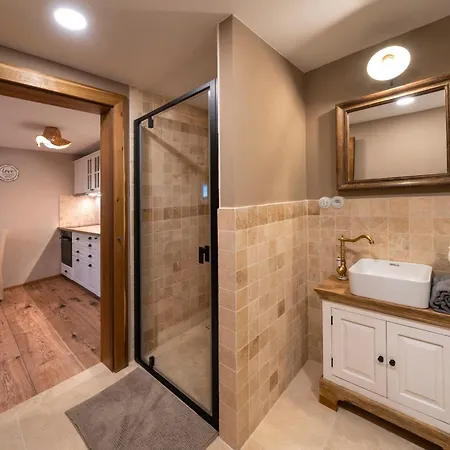 Flat - Sleeps 3 - Parking - Wifi * Hostivice