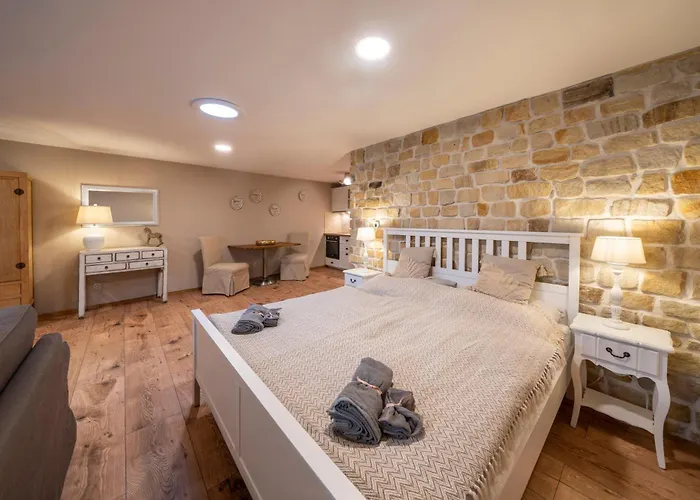 Flat - Sleeps 3 - Parking - Wifi *