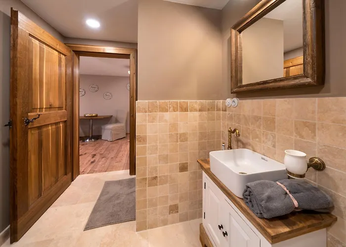 Flat - Sleeps 3 - Parking - Wifi *