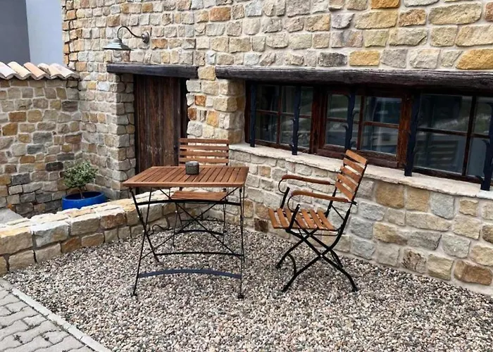 Flat - Sleeps 3 - Parking - Wifi Hostivice